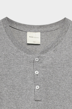 Remera Basic Botones Gris en internet