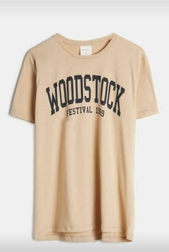 Remera Woodstock en internet