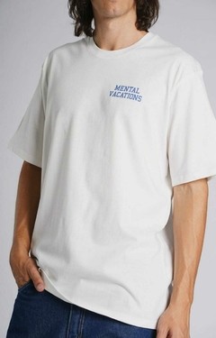 Remera Vacations Blanca - GRIBSTORE