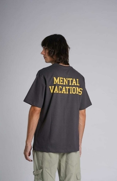 Remera Vacations Grafito - comprar online