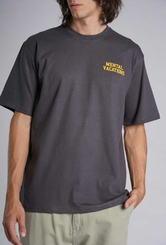Remera Vacations Grafito en internet