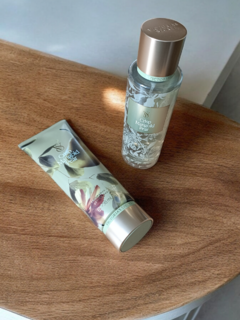 Set Locion y Crema Victoria's Secrets Pink Body Mist Crisp Marigold Pear - comprar en línea