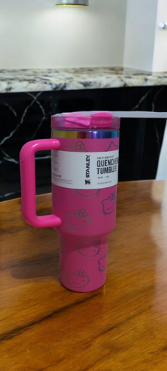 Termo Stanley Quencher H2.0 Flowstate de acero inoxidable 1.89 lts de capacidad