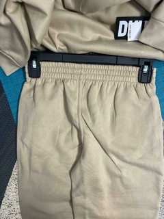 Conjunto de Sudadera y Pants Beige Kid DKNY - La Vendimia