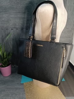 Imagen de Bolsa de dama Calvin Klein Pia Signature Tote