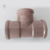 Conexão em T de PVC da marca Plastilit, modelo 25, com inscrições NBR 5648.