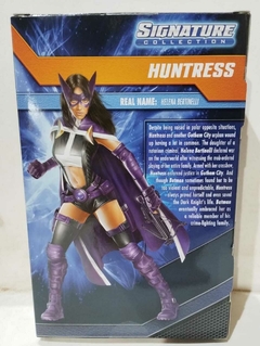 Figura DC Huntress - Signature Collection - SC Coleccionables