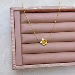 Colar Flor Lisa - banhado a ouro 18k