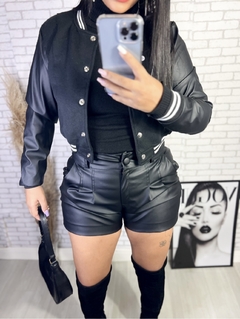 Short couro vick na internet