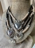 Collar beige y negro corazón - comprar online