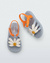 Sandálias Mini Melissa Hip Bloomy Baby com design de flor, em tons de cinza e laranja.