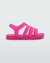 Sandália rosa Mini Melissa Sun Rodeo Baby com tiras largas e logo Melissa na lateral.