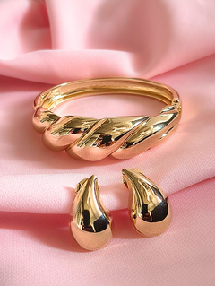 Brinco gota lisa banhado a ouro 18k/ semijoias - loja online