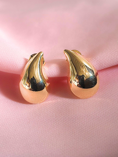 Brinco gota lisa banhado a ouro 18k/ semijoias - comprar online