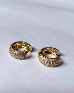 Argolinha cravejada, banhadas a ouro 18k