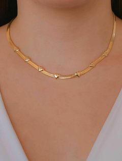 Colar choker fita com com corações, banhado a ouro 18k/se