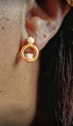 Brincos círculo com pontos de luz, banhados a ouro 18k - Lumarc Semijoias