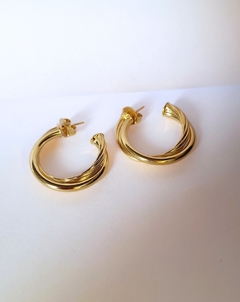 Argolas médias tubo especial banhadas a ouro 18k, semijoias - Lumarc Semijoias