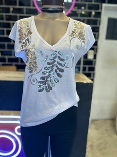 REMERA BORDADA LEAVES - tienda online