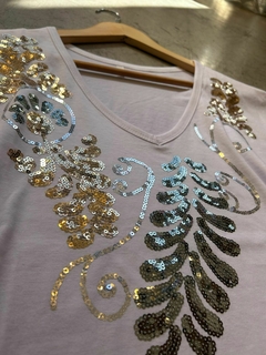 REMERA BORDADA LEAVES