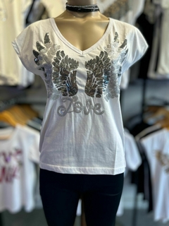 REMERA BORDADA ALAS - Artha Flores