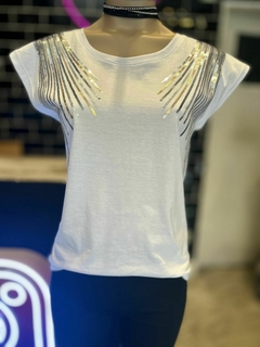 REMERA BORDADA BELGICA - tienda online