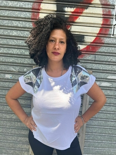 REMERA BORDADA PARIS - comprar online