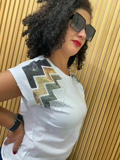REMERA BORDADA MANHATTAN - Artha Flores