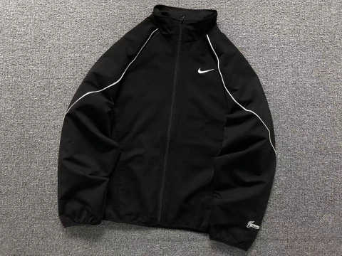 Conjunto Supreme x Nike