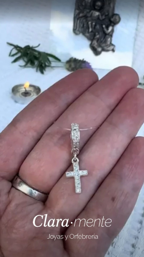 Dije charm - Cruz Pavé - comprar online