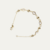 Pulseira de pérolas com bolinhas banhada em ouro 18K, apresentando um design elegante e delicado.