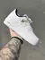 Nike Air Force na internet