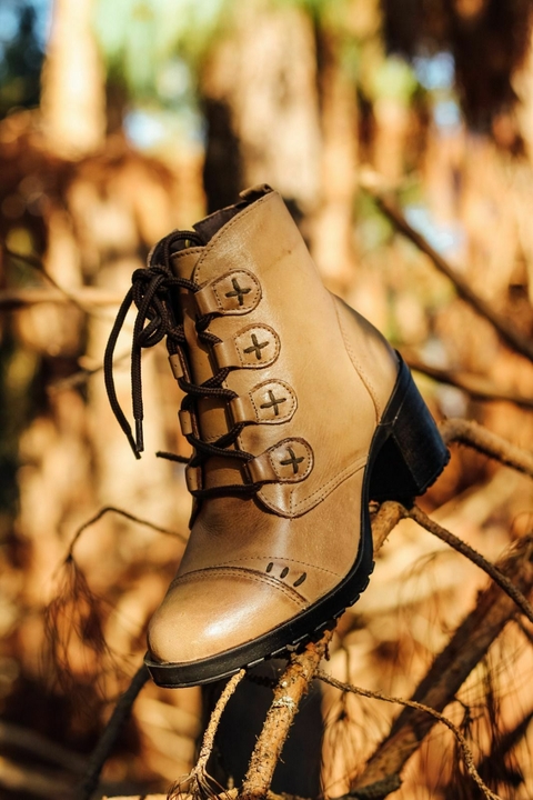 Bota em couro Bruna