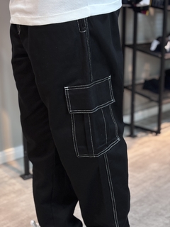 CALÇA CARGO RETA RJS - PRETO LINHA BRANCA na internet