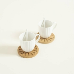 Set X2 Tazas De Porcelana Blanca Rayadas Plato De Bamboo Y Cucharita 300Ml