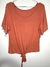 Camiseta Laranja com nó