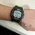 Reloj digital verde y negro
