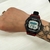 Reloj digital rojo y negro