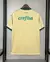 Camisa Palmeiras 24/25, modelo torcedor masculino, com a parte de trás em tom amarelo e logo da Crefisa em destaque.