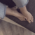 Belleza de pies con esmaltado semipermanente