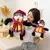 Hugsy, o Pinguim de Joey – A Pelúcia Mais Icônica de Friends! na internet