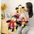 Hugsy, o Pinguim de Joey – A Pelúcia Mais Icônica de Friends! na internet