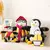 Hugsy, o Pinguim de Joey – A Pelúcia Mais Icônica de Friends! na internet