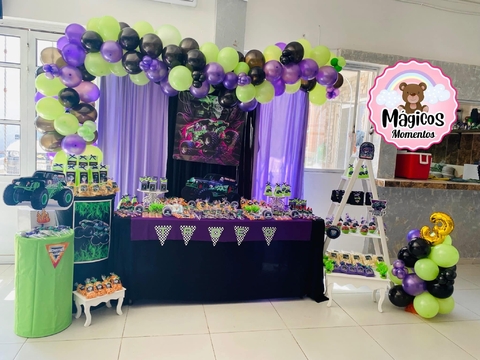 Mesa de dulces “Monster Jam” Presentación