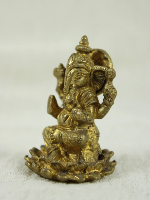 Figura de Ganesha de Bronce sobre Flor de Loto - medidas