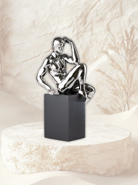 Escultura Decorativa Hombre Pensador Plateado – Figura Moderna Minimalista