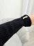 Casaco curto fio pluma com bolso Biamar Preto 117351 na internet