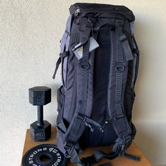 Mochi Camping Negra/Gris 75L - comprar online