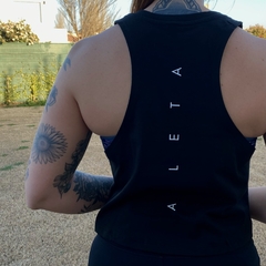 Crop top "COMPLEX" negro en internet