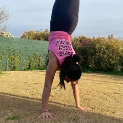 Crop top "BURPEE" rosa - comprar online